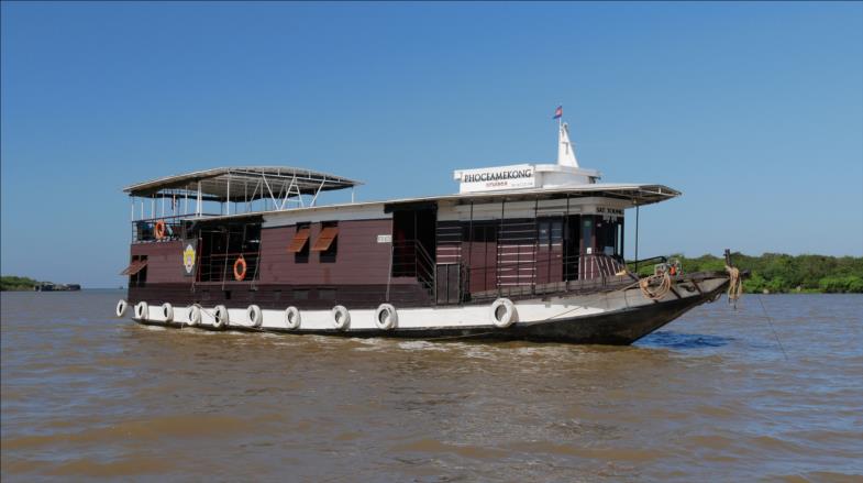 Sat Toung naviguant sur le Tonlé Sap